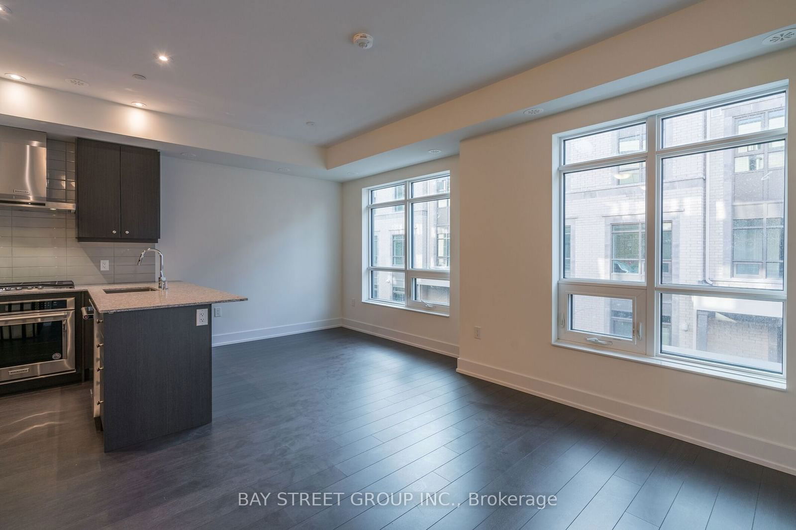 52 Holmes Ave W, unit 5 for rent