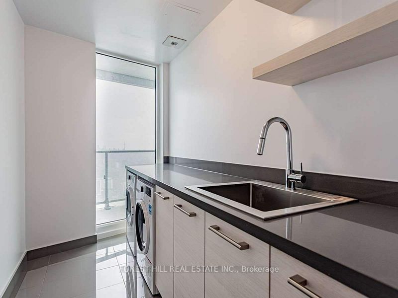 2221 Yonge St, unit 5802 for rent