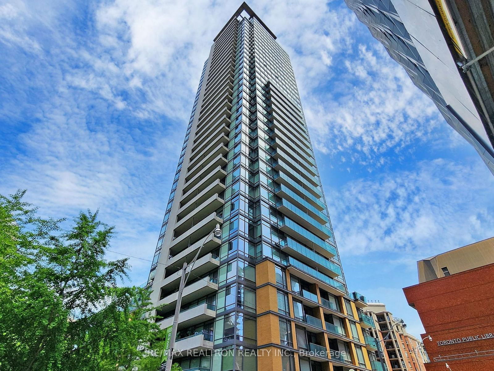 18 Yorkville Ave, unit 2504 for sale