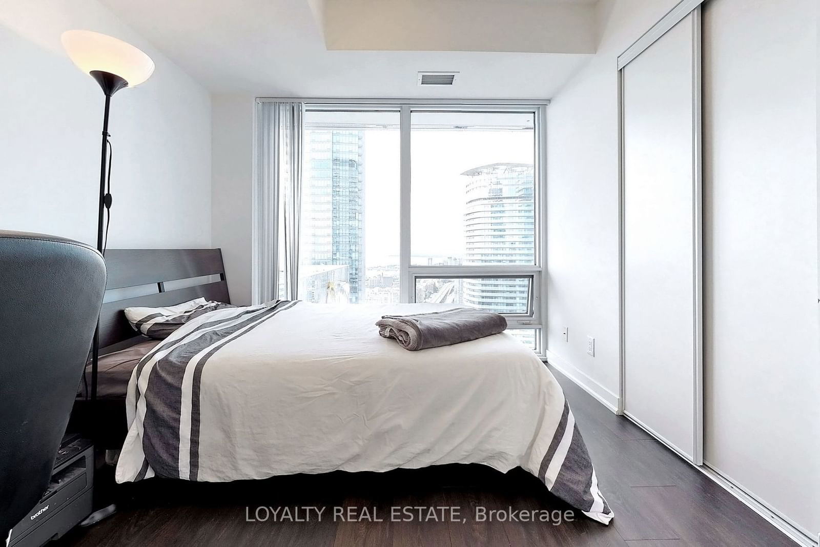 100 Harbour St, unit 5402 for rent