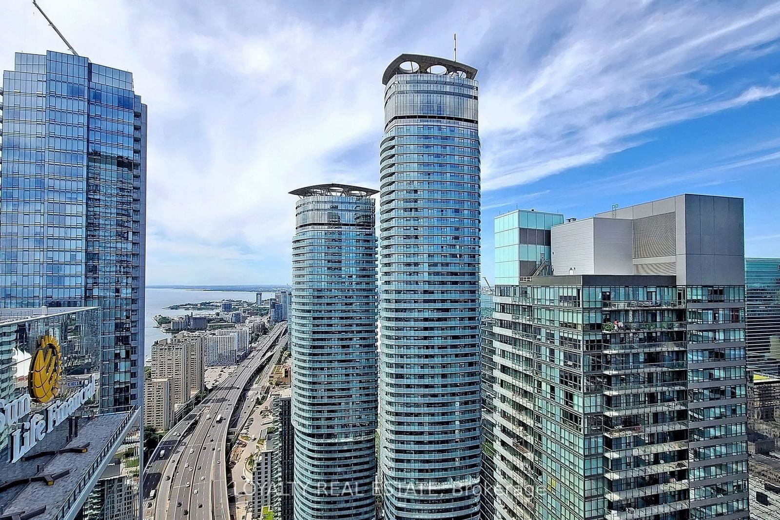 100 Harbour St, unit 5402 for rent