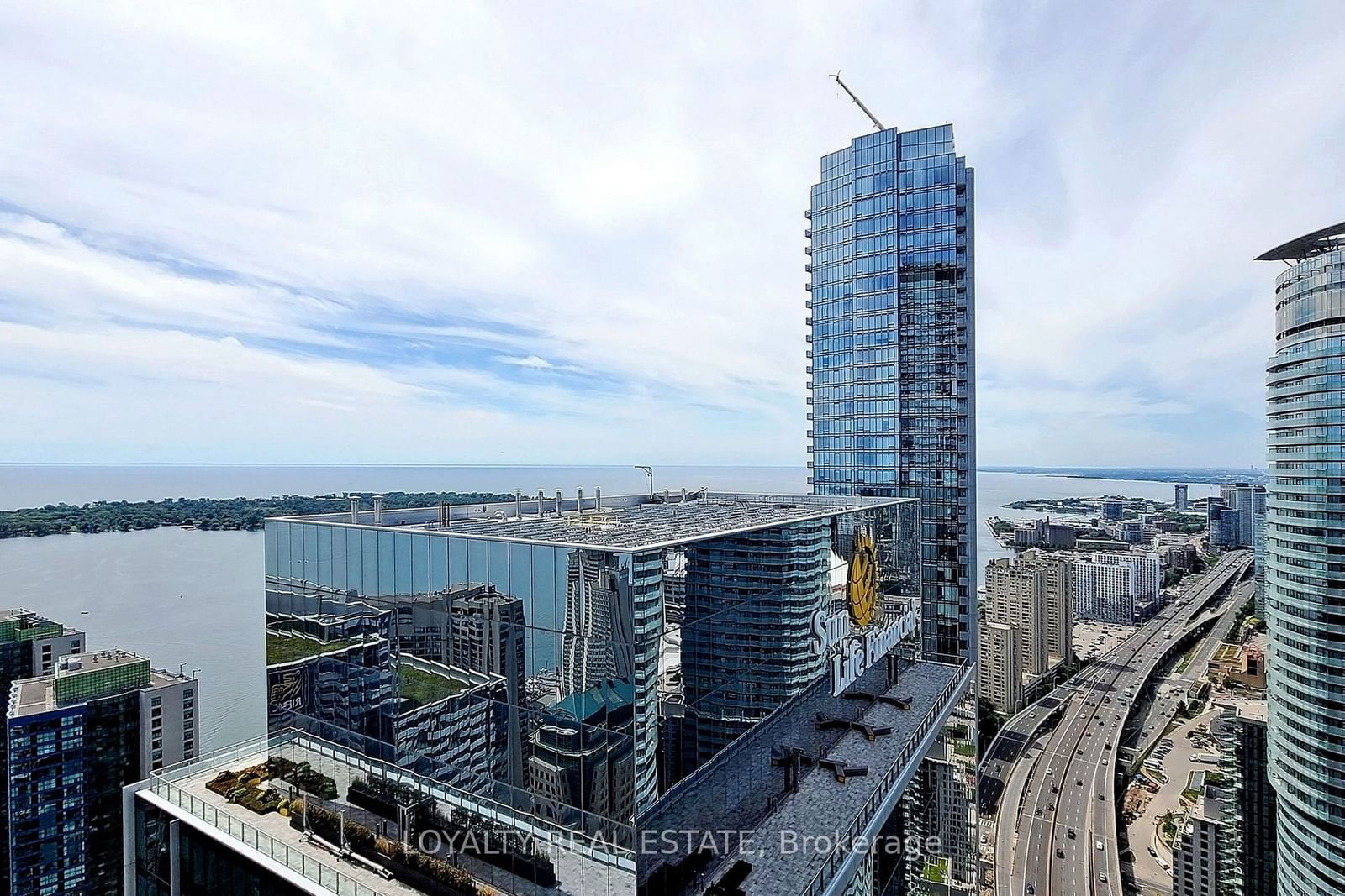 100 Harbour St, unit 5402 for rent