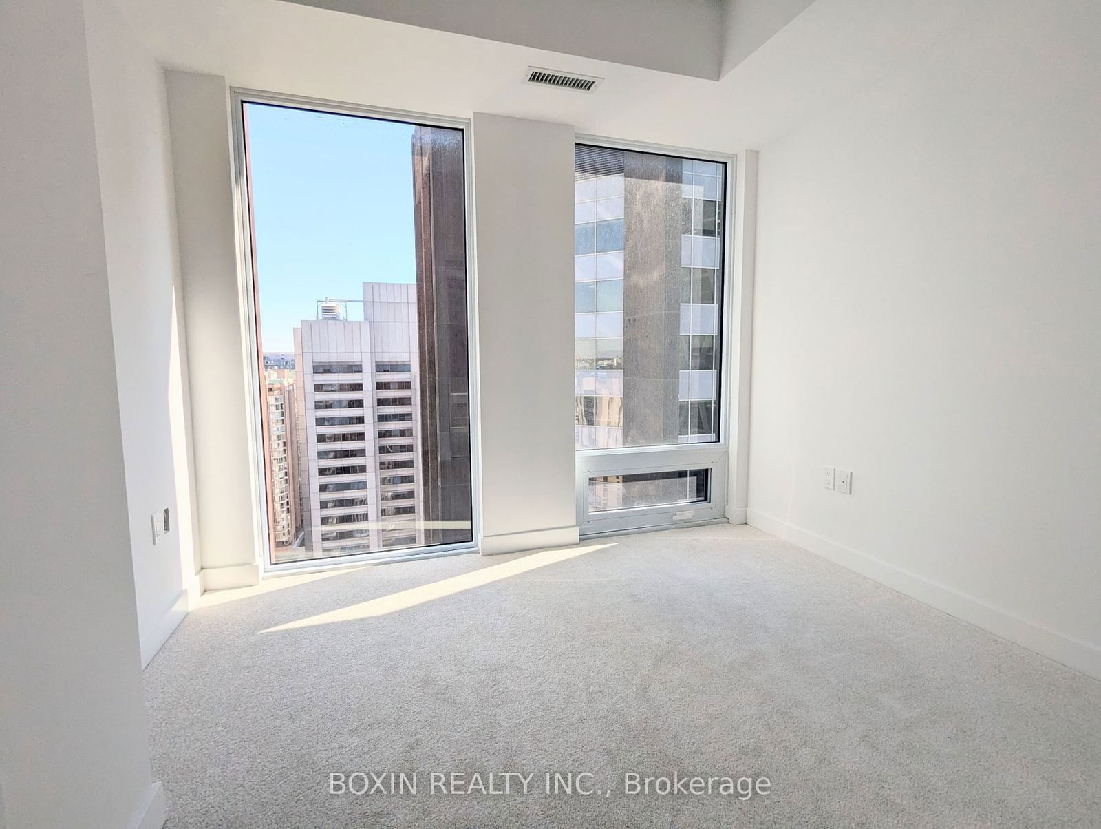 238 Simcoe St, unit 2604 for rent