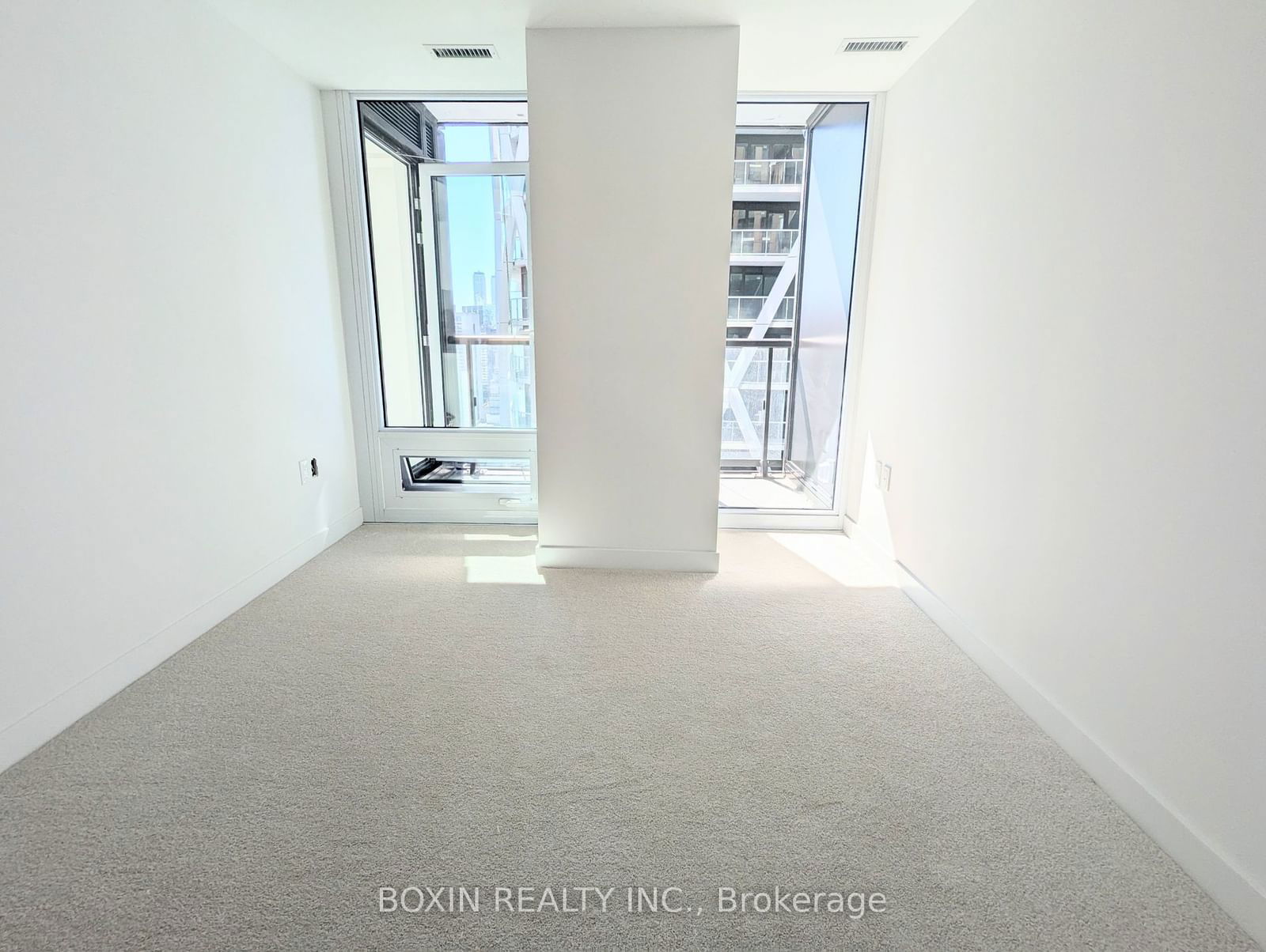 238 Simcoe St, unit 2604 for rent