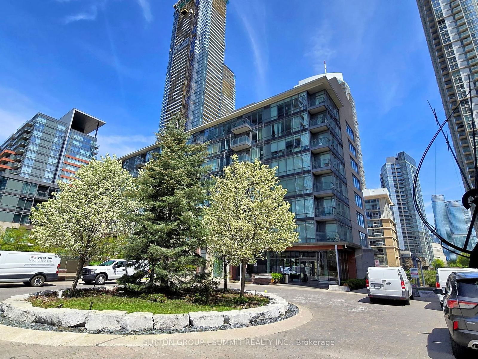 15 Brunel Crt, unit 523 for sale