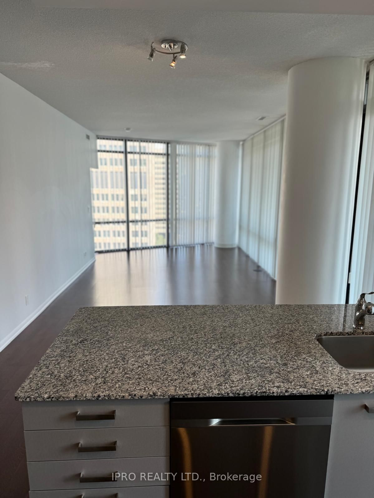 832 Bay St, unit 1405 for rent