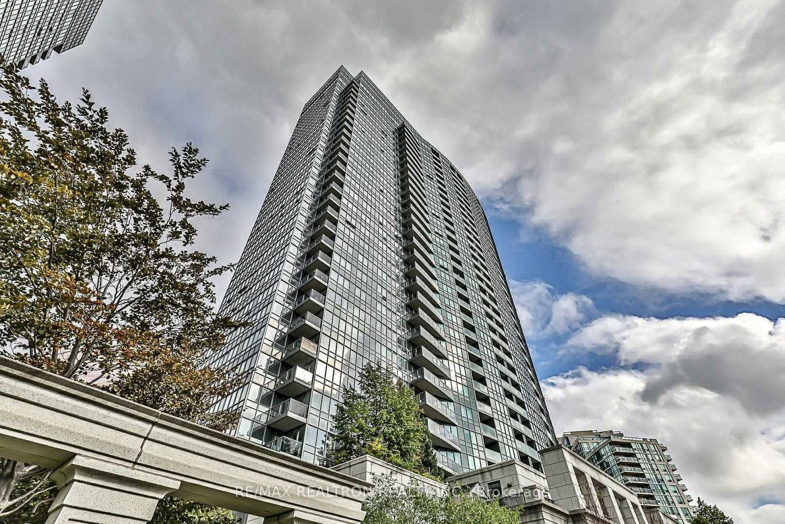 15 Greenview Ave, unit 310 for sale