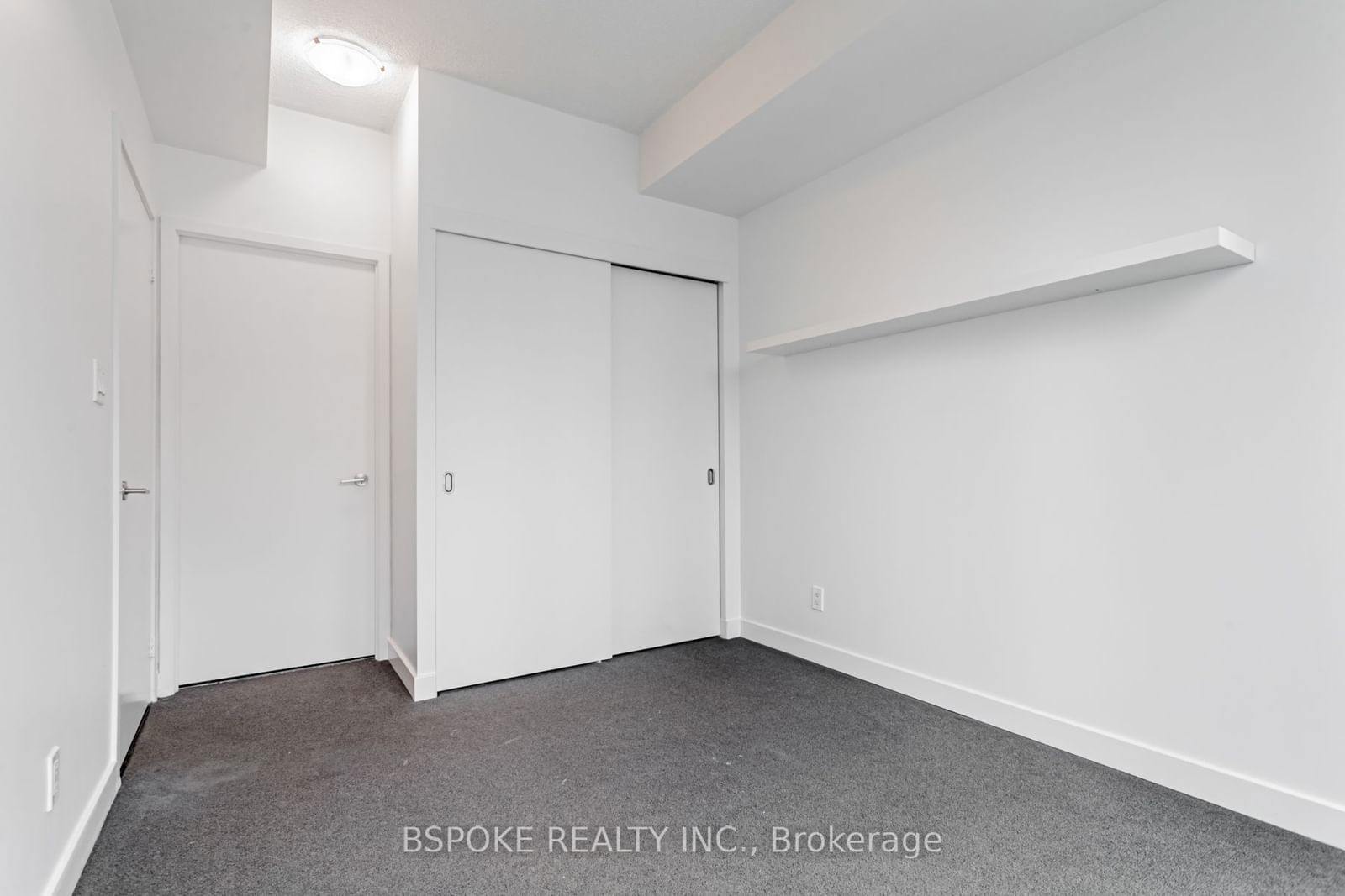 126 Simcoe St, unit 2104 for rent