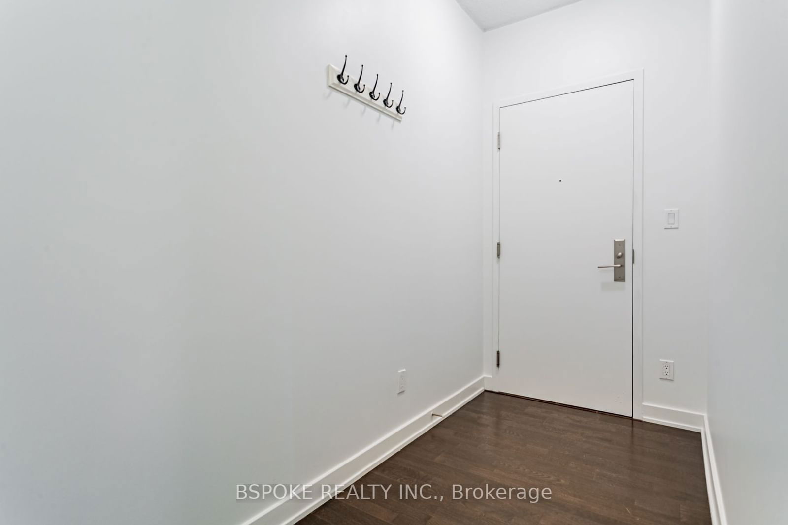 126 Simcoe St, unit 2104 for rent