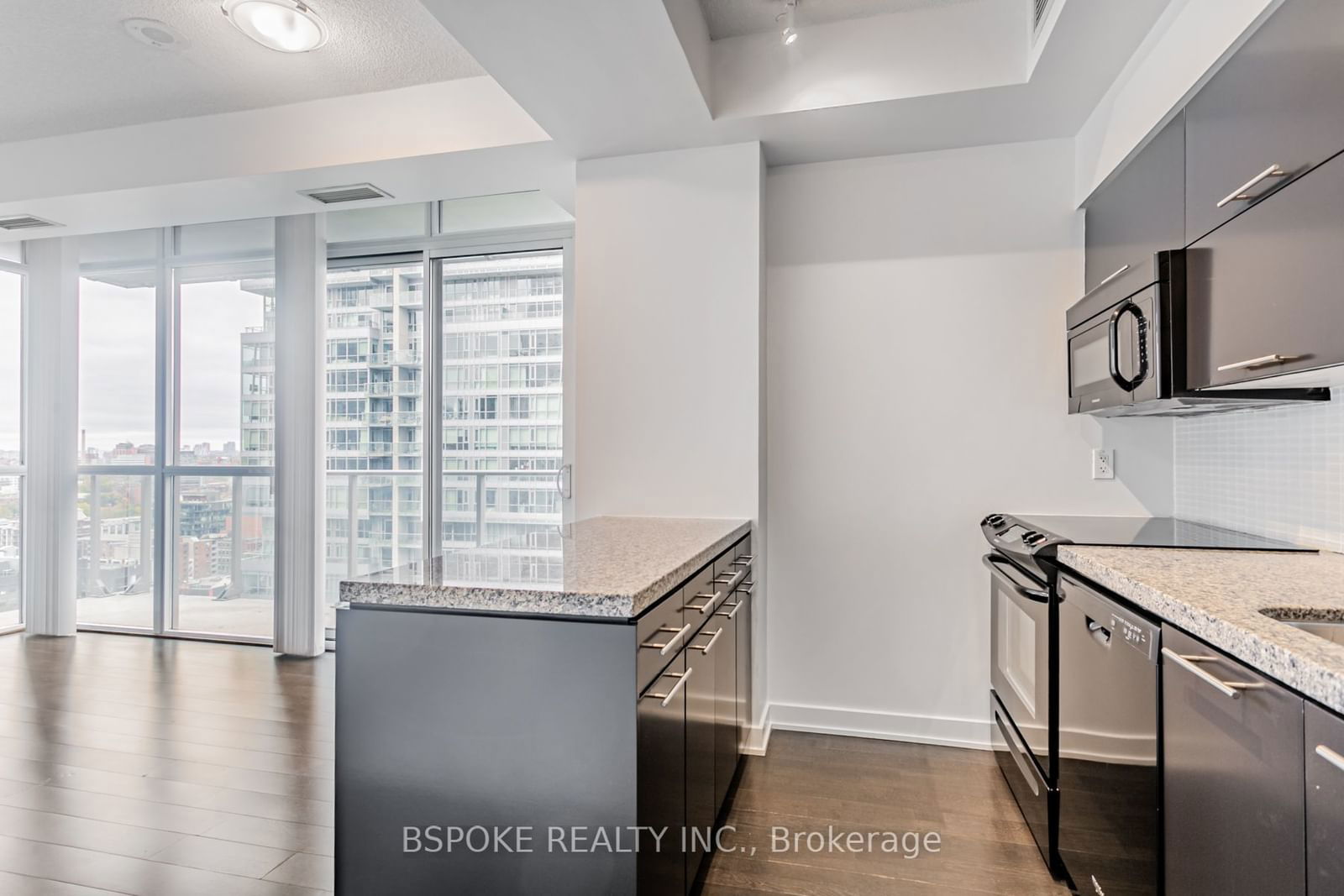 126 Simcoe St, unit 2104 for rent