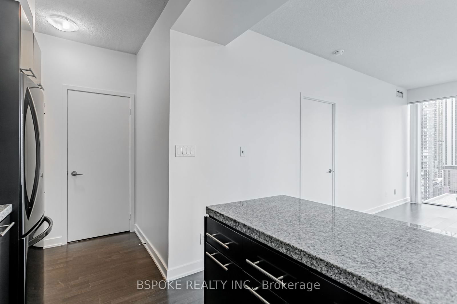 126 Simcoe St, unit 2104 for rent