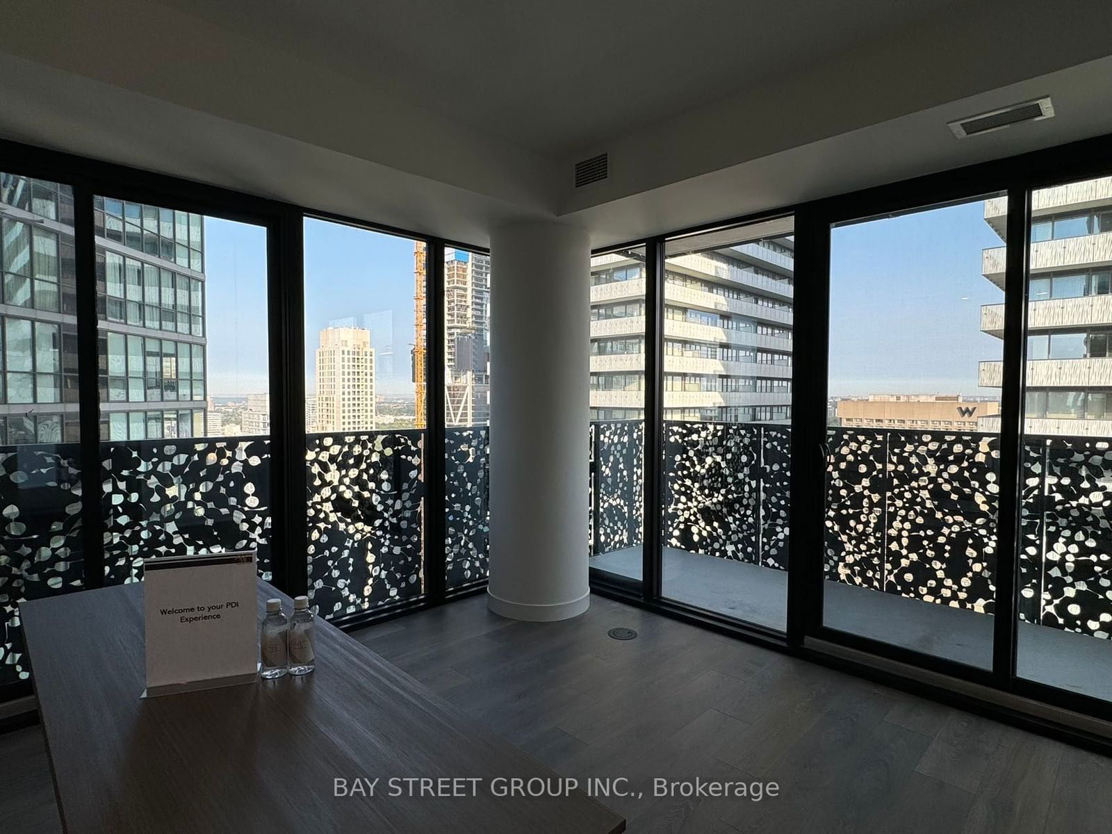 55 Charles St E, unit 4209 for rent