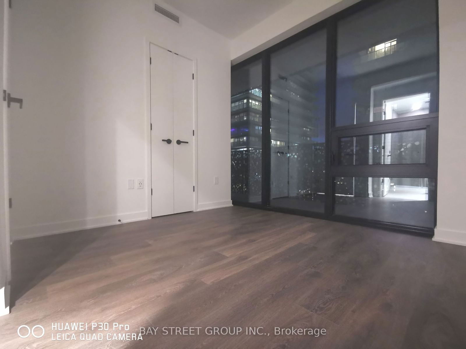 55 Charles St E, unit 4209 for rent