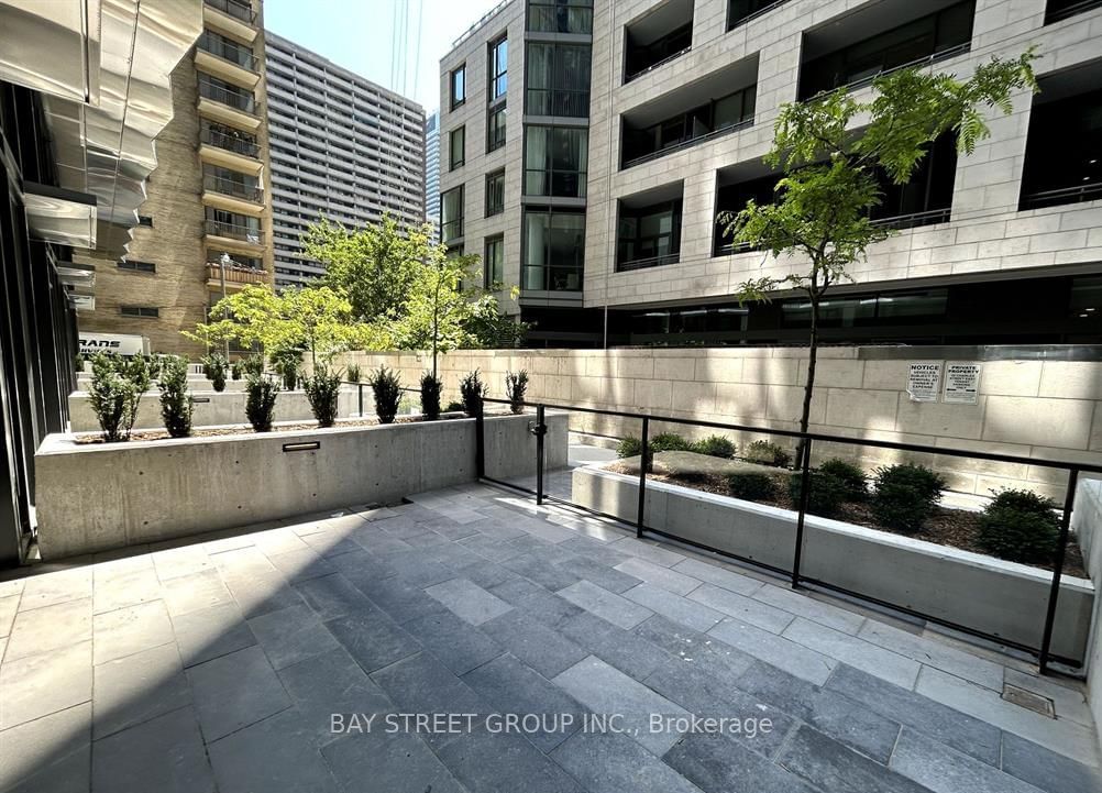 55 Charles St E, unit 4209 for rent