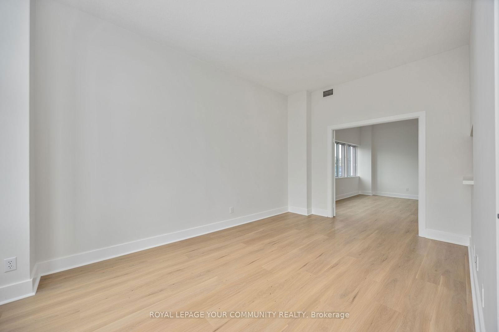 1901 Yonge St, unit 902 for sale