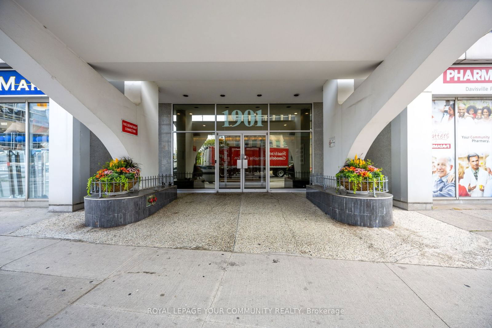 1901 Yonge St, unit 902 for sale