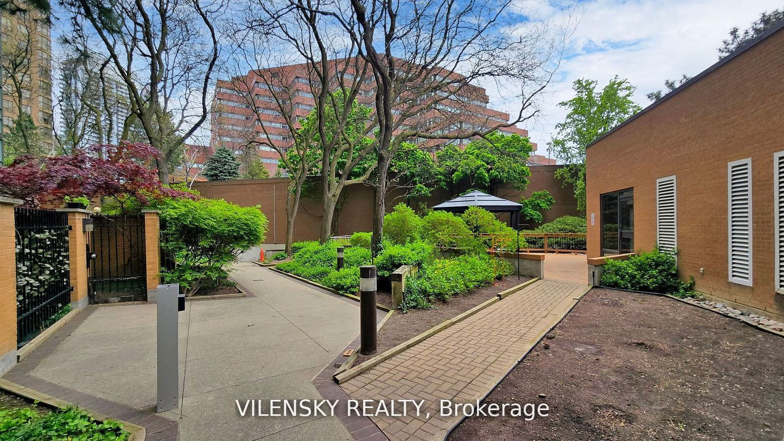 131 Beecroft Rd, unit 602 for sale