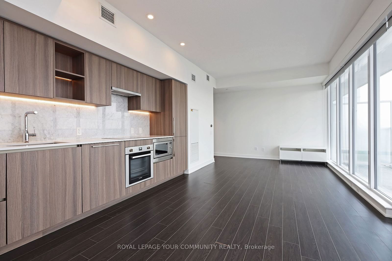 19 Bathurst St, unit 3512 for rent