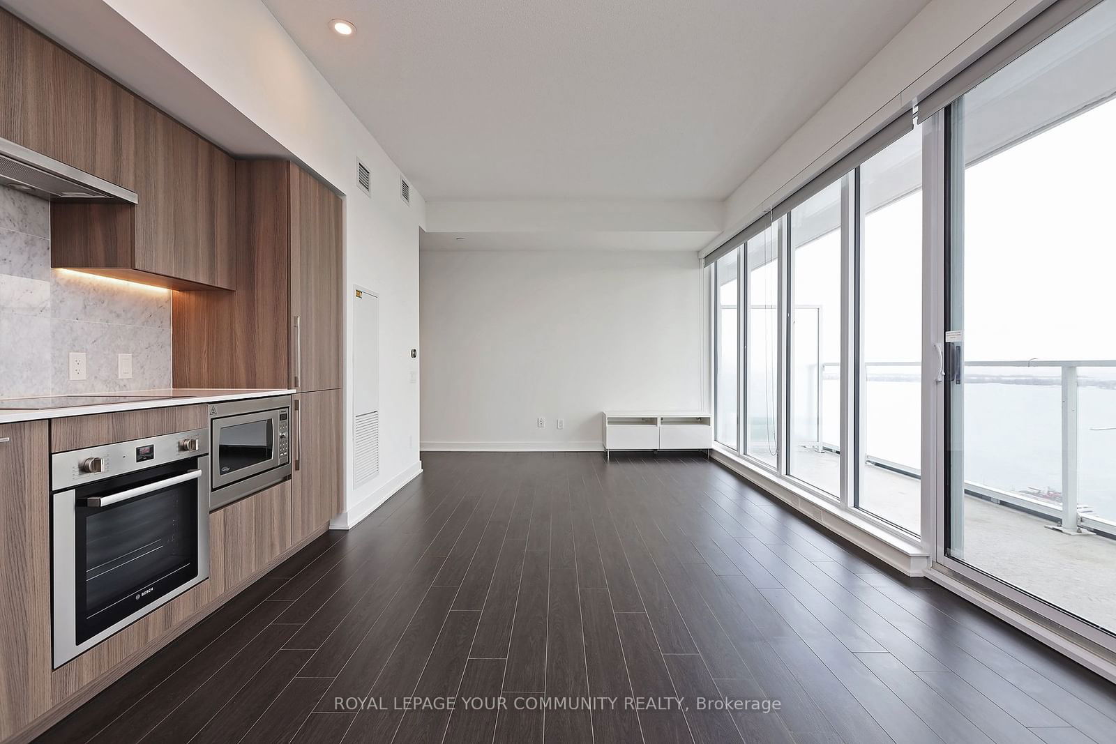 19 Bathurst St, unit 3512 for rent