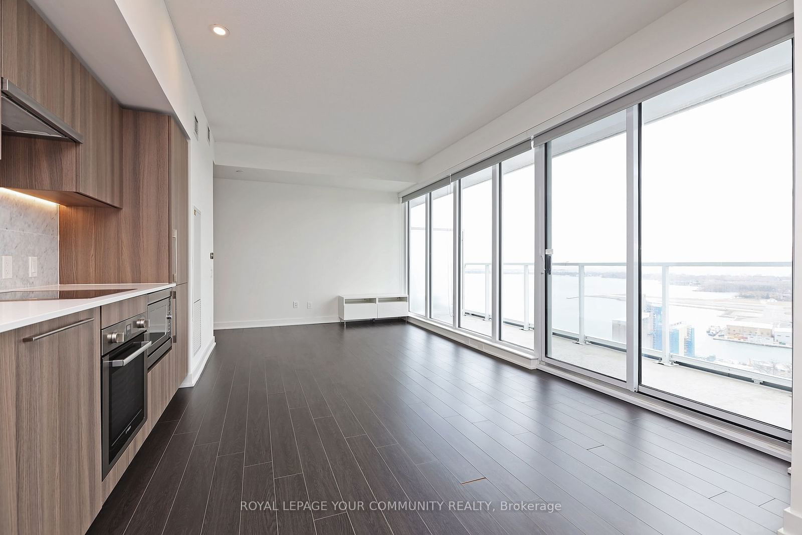 19 Bathurst St, unit 3512 for rent