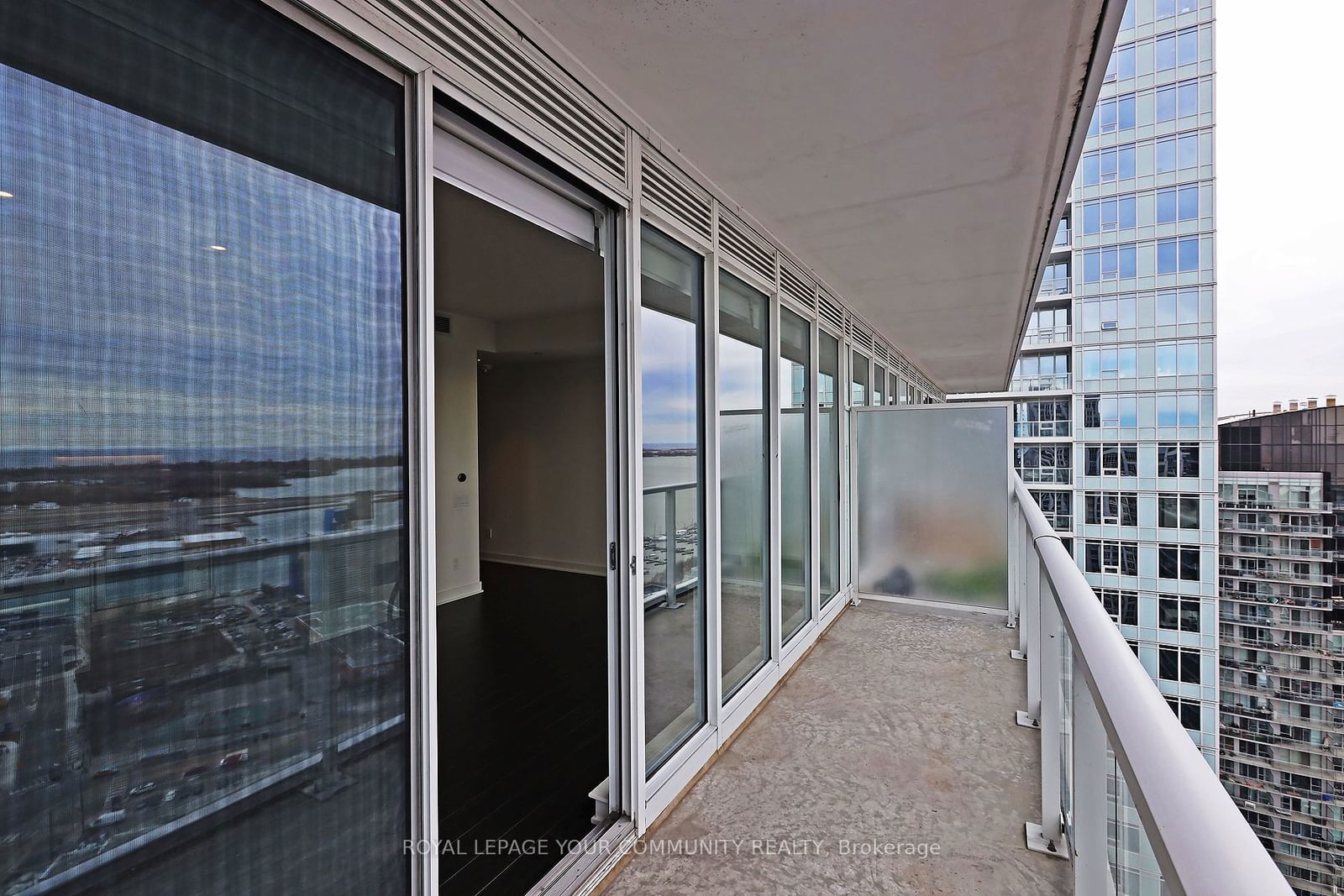 19 Bathurst St, unit 3512 for rent