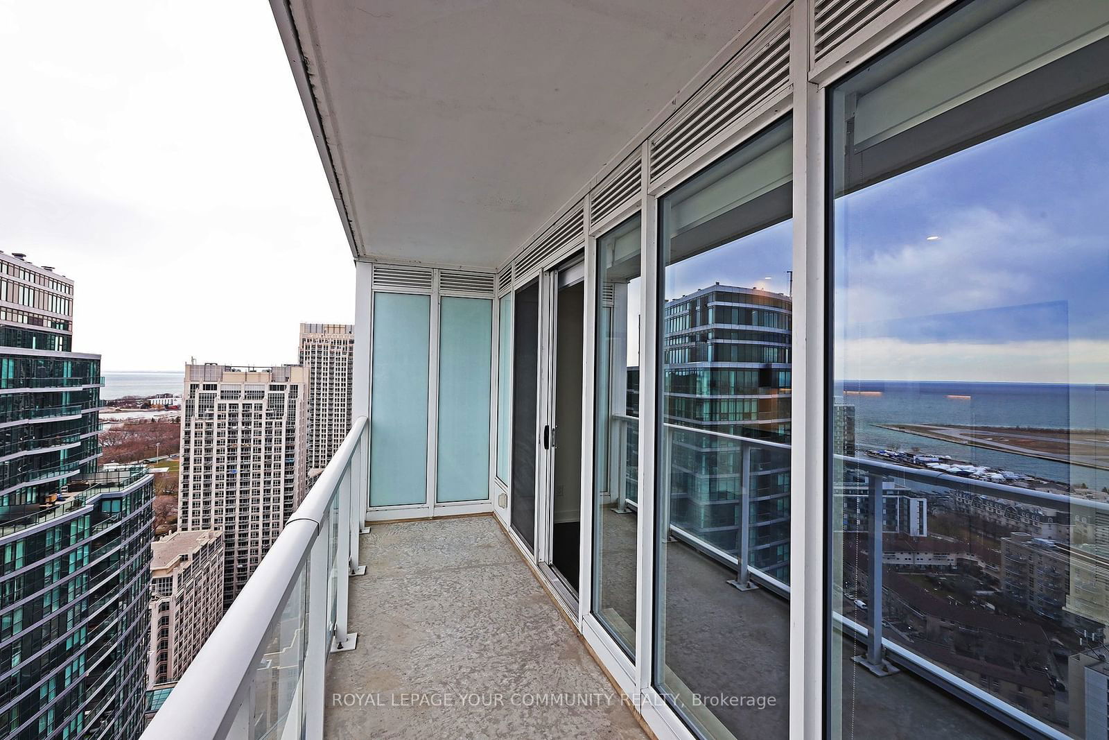 19 Bathurst St, unit 3512 for rent