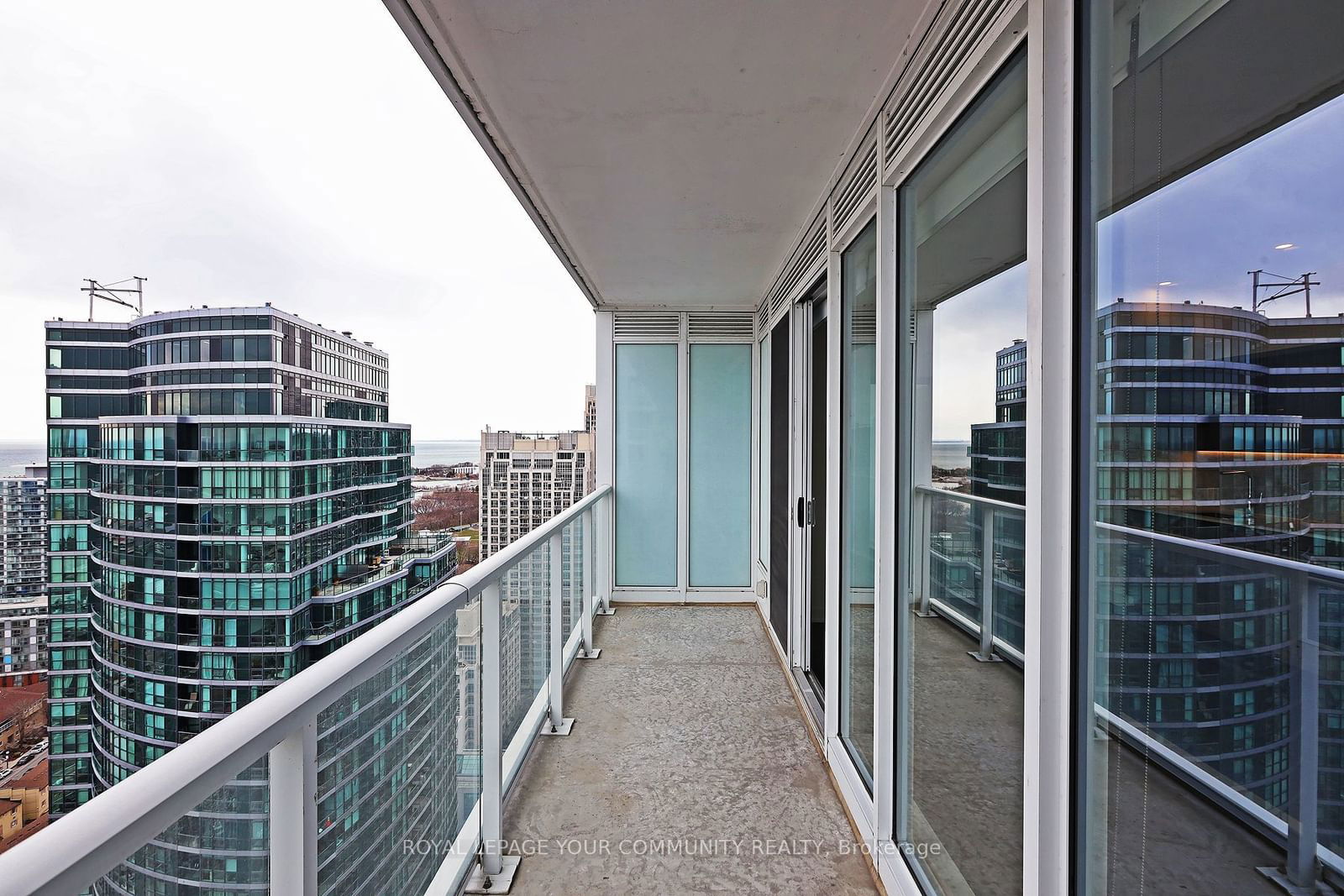 19 Bathurst St, unit 3512 for rent