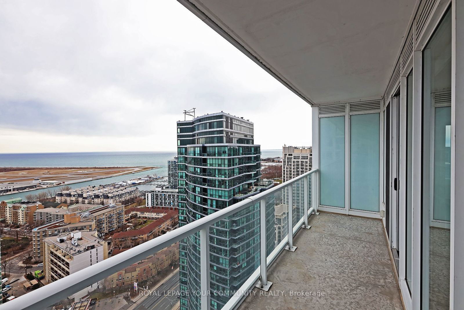 19 Bathurst St, unit 3512 for rent