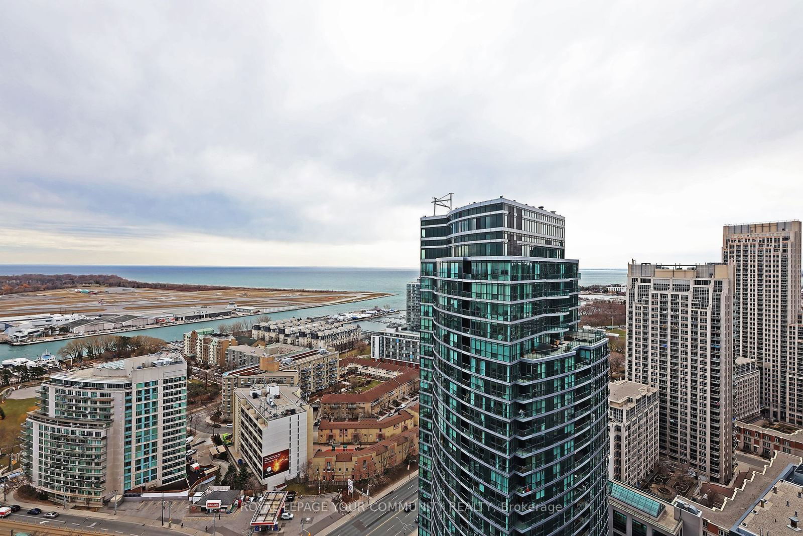 19 Bathurst St, unit 3512 for rent