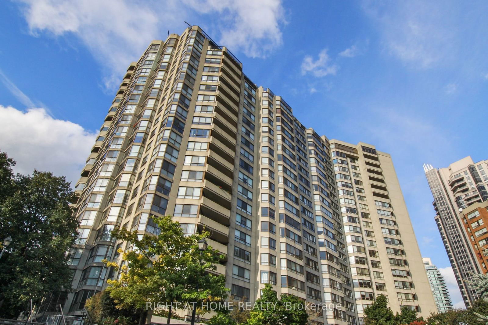 5444 Yonge St, unit 708 for sale