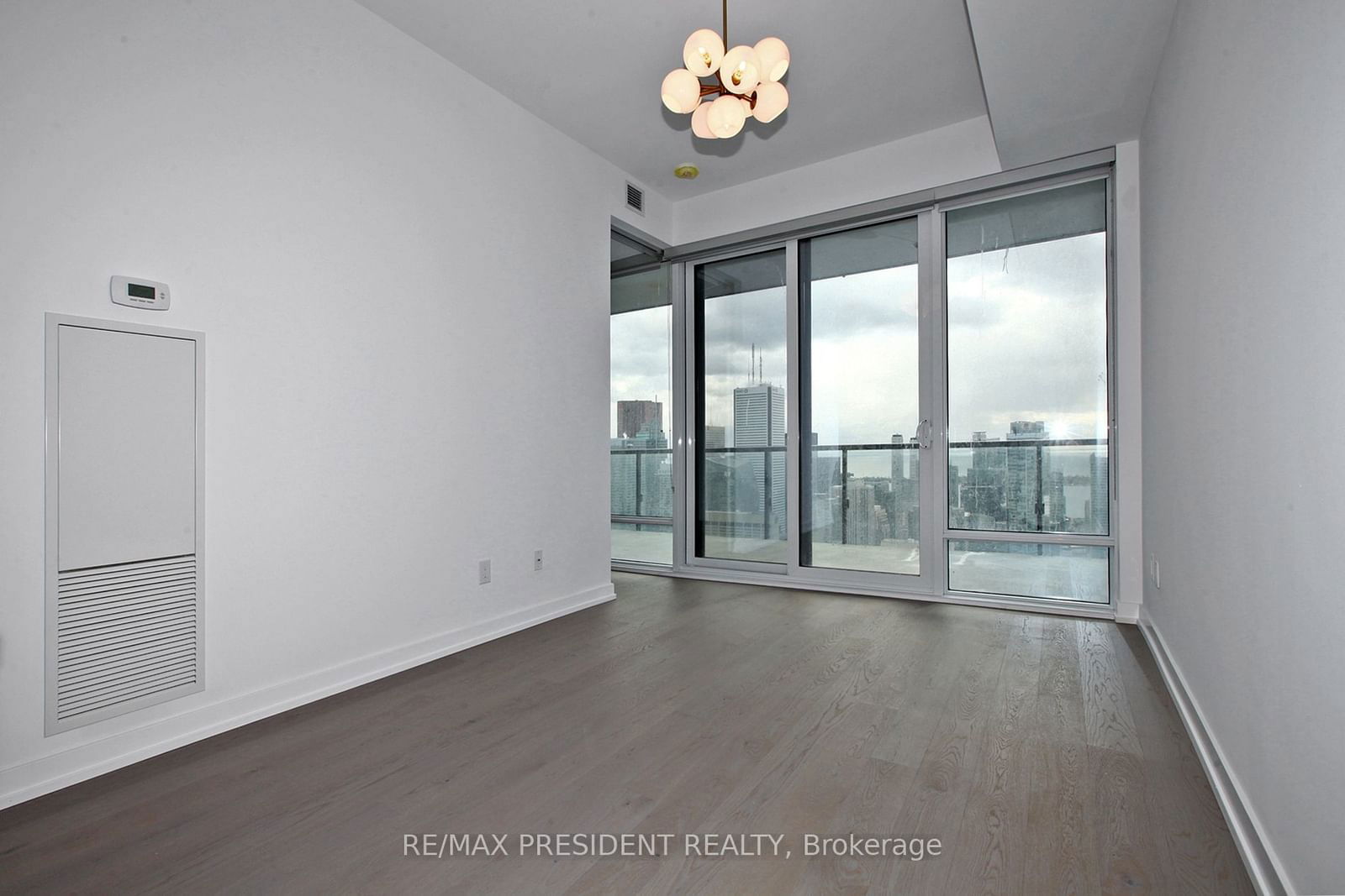 488 University Ave, unit 5208 for rent