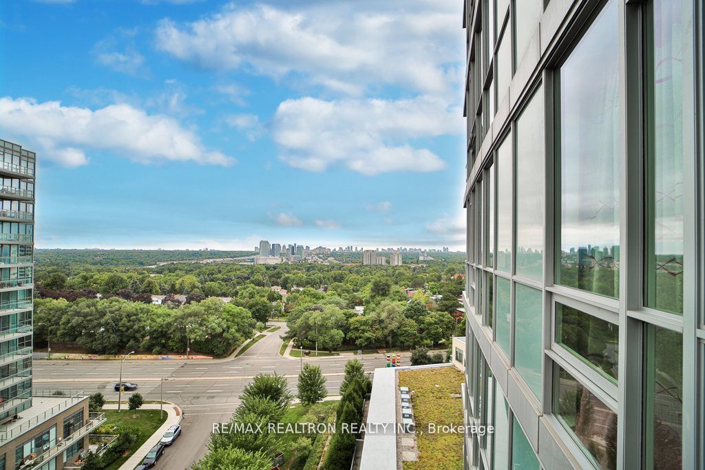 62 Forest Manor Rd S, unit 808 for sale