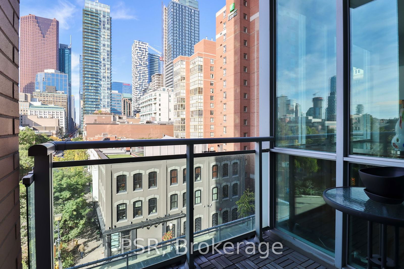 112 George St, unit 532 for sale