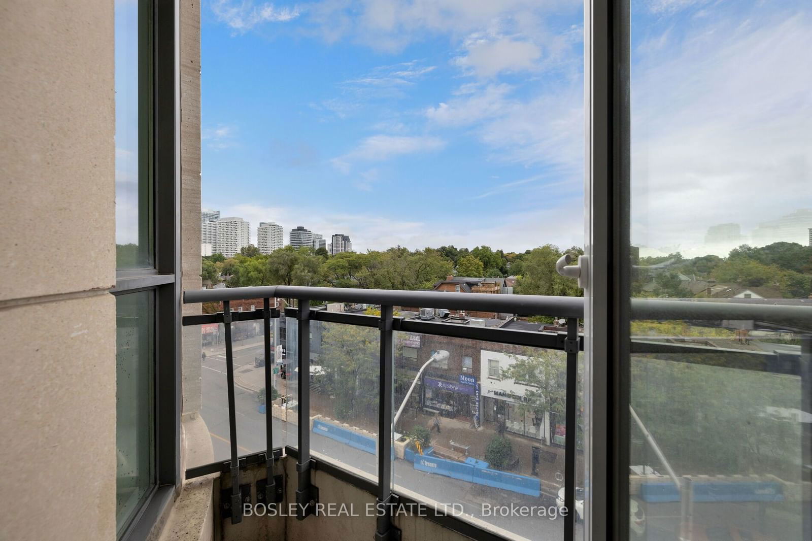 23 Glebe Rd W, unit 412 for sale