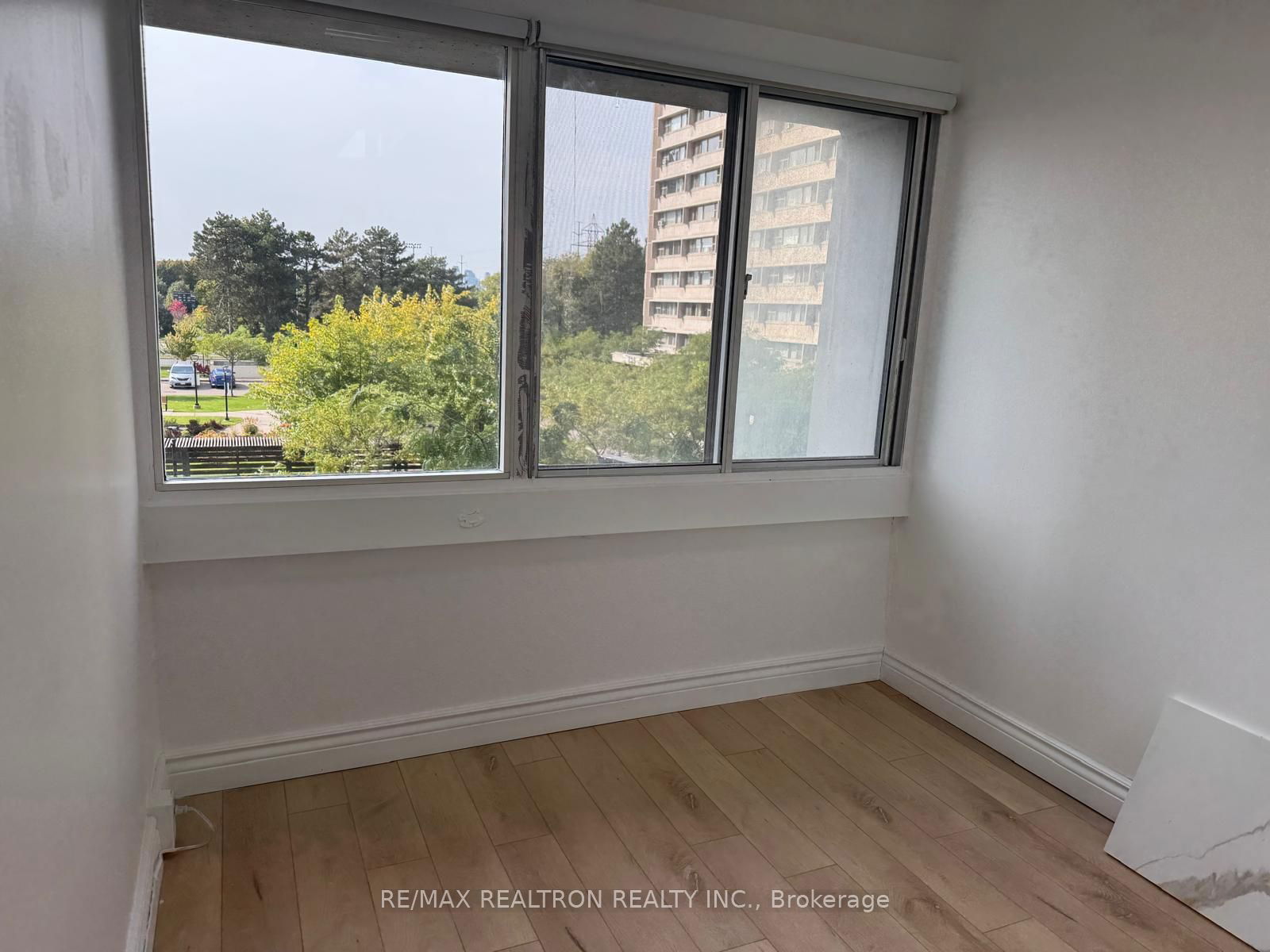 725 Don Mills Rd, unit 305 for rent