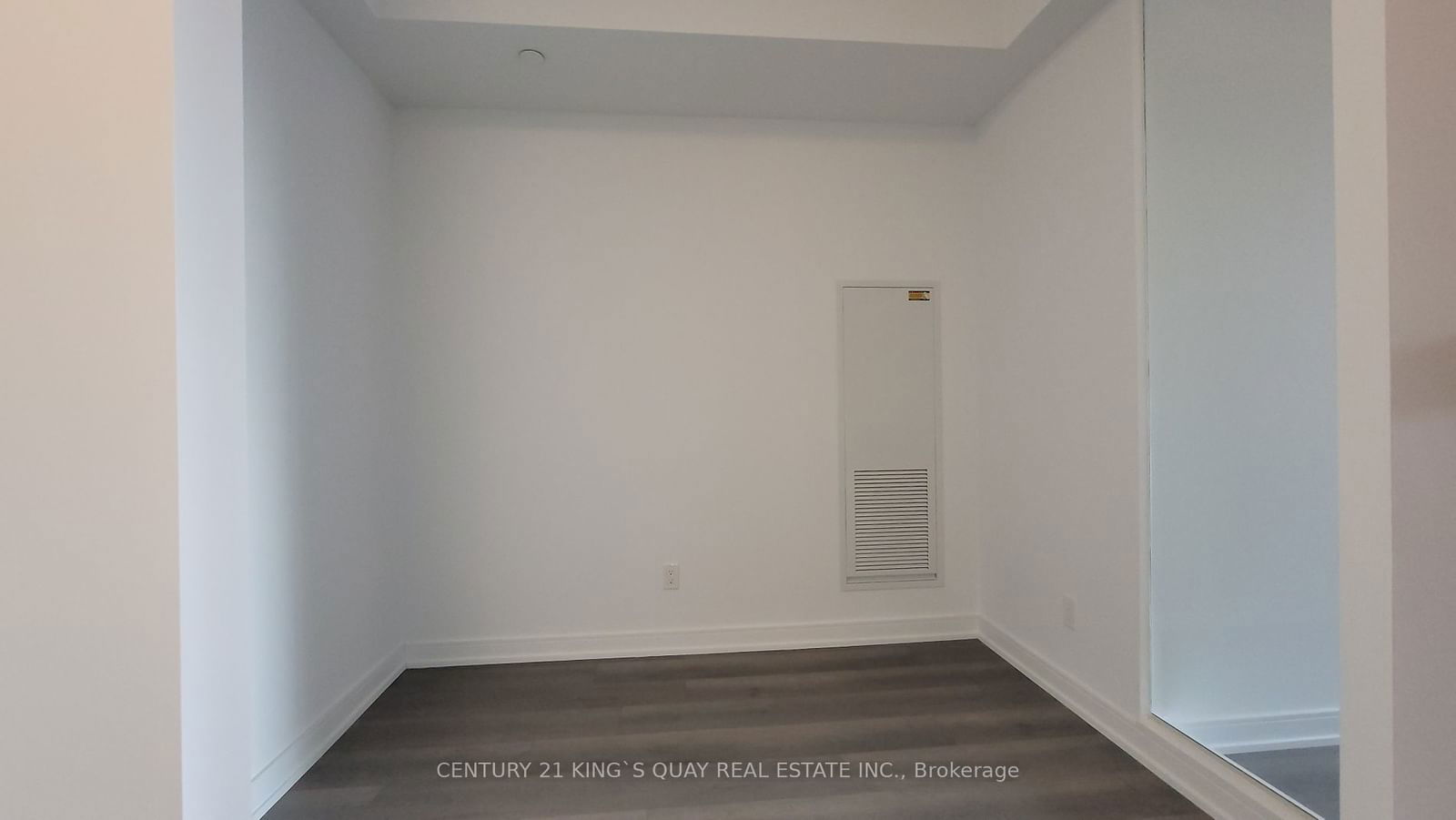 3 Gloucester St, unit 811 for rent