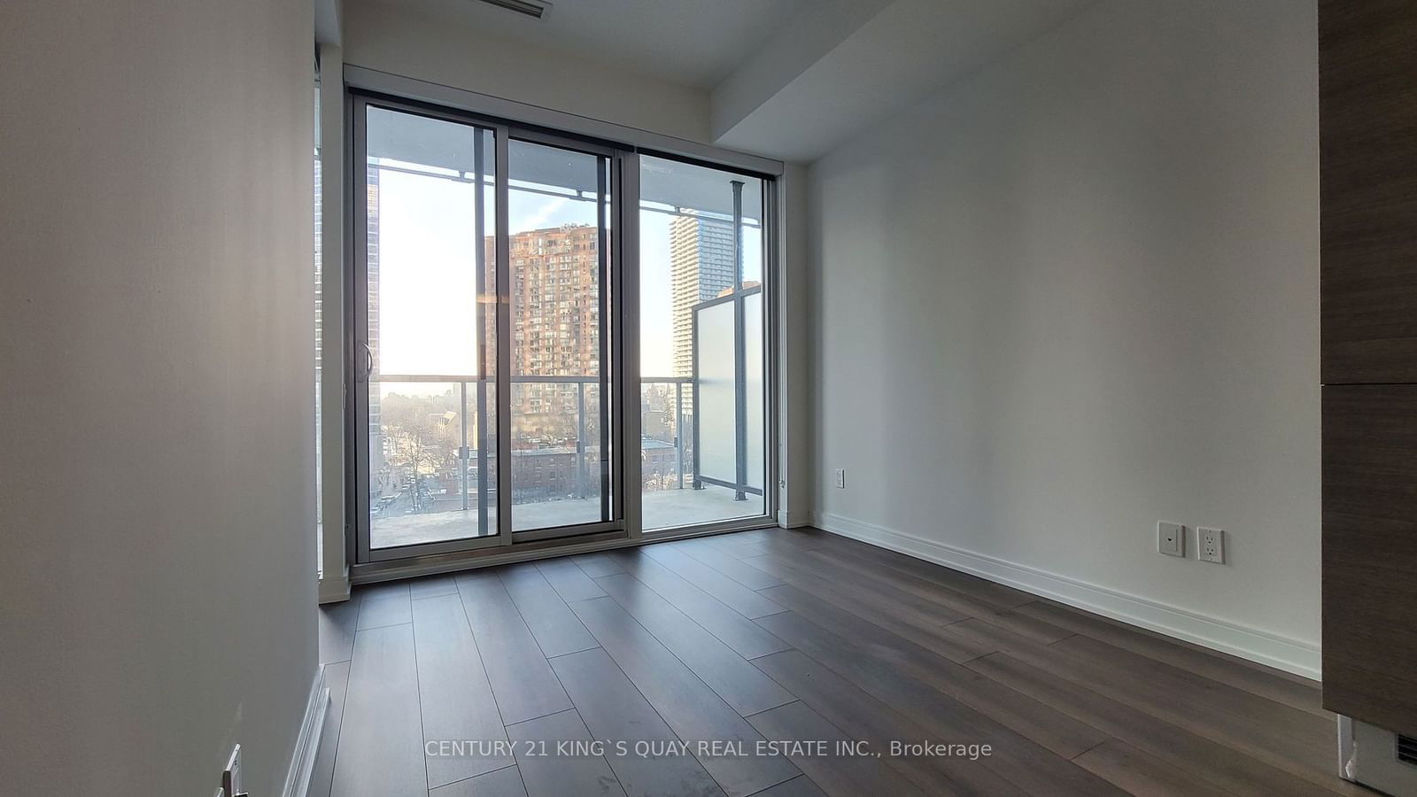 3 Gloucester St, unit 811 for rent