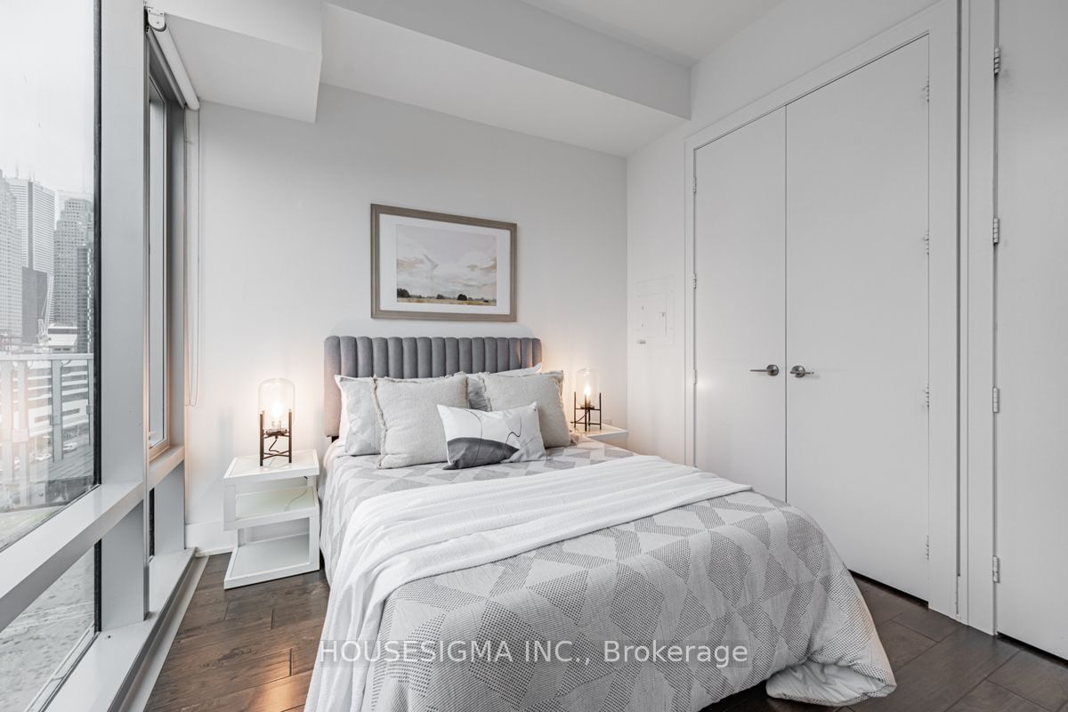 39 Queens Quay E, unit 1039 for sale