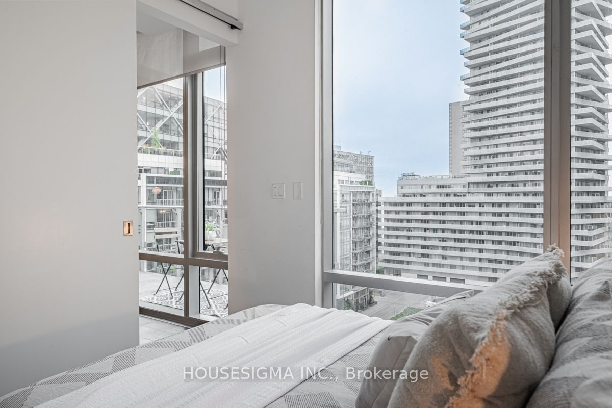 39 Queens Quay E, unit 1039 for sale