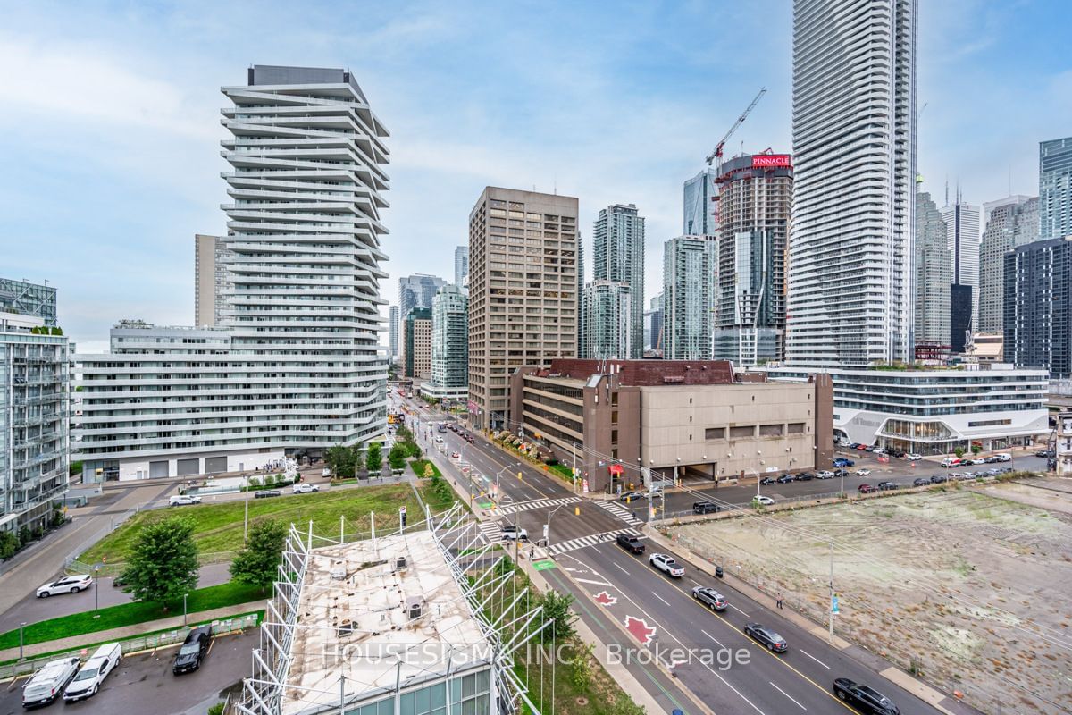 39 Queens Quay E, unit 1039 for sale