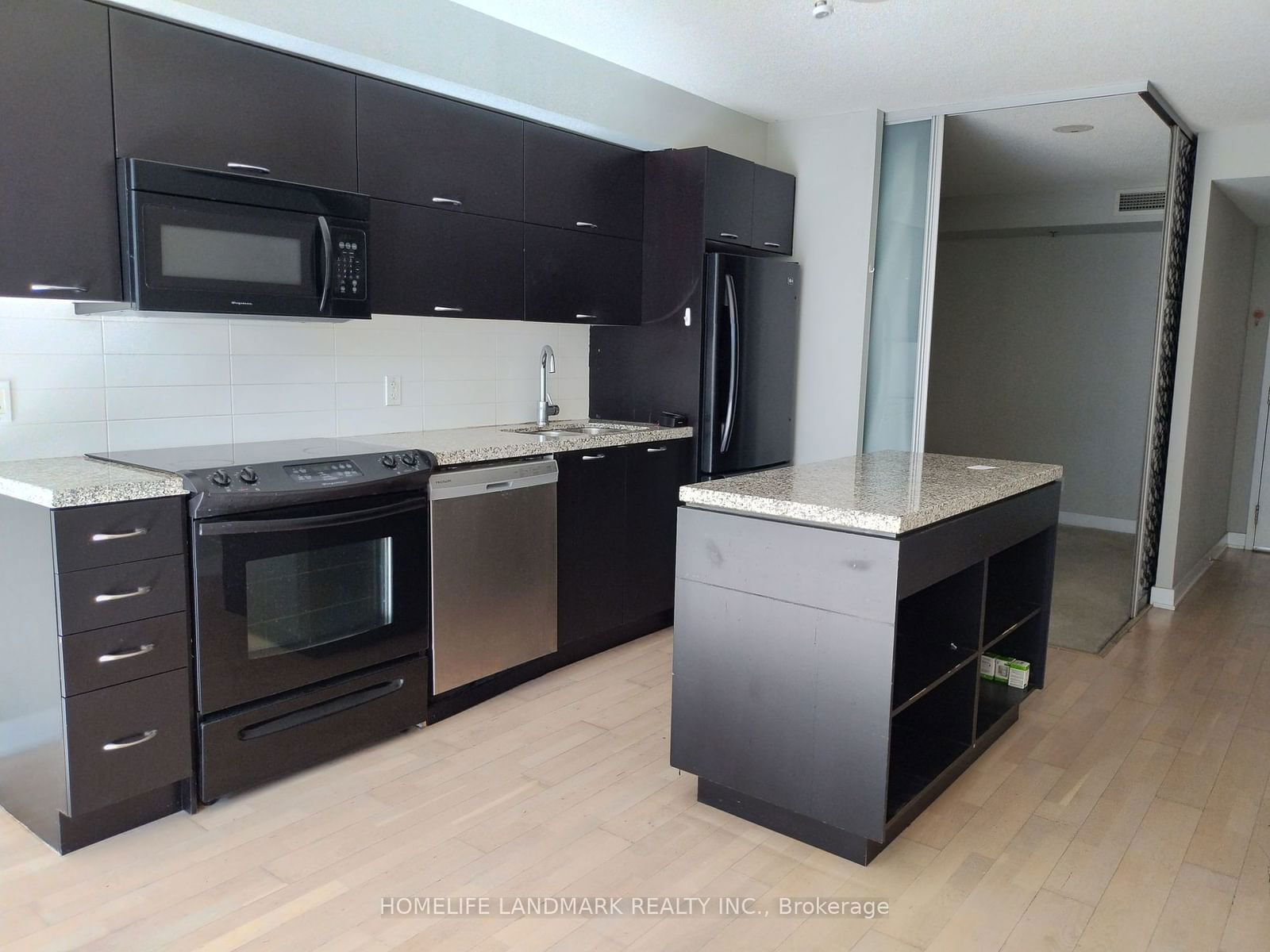 21 Nelson St, unit #630 for rent