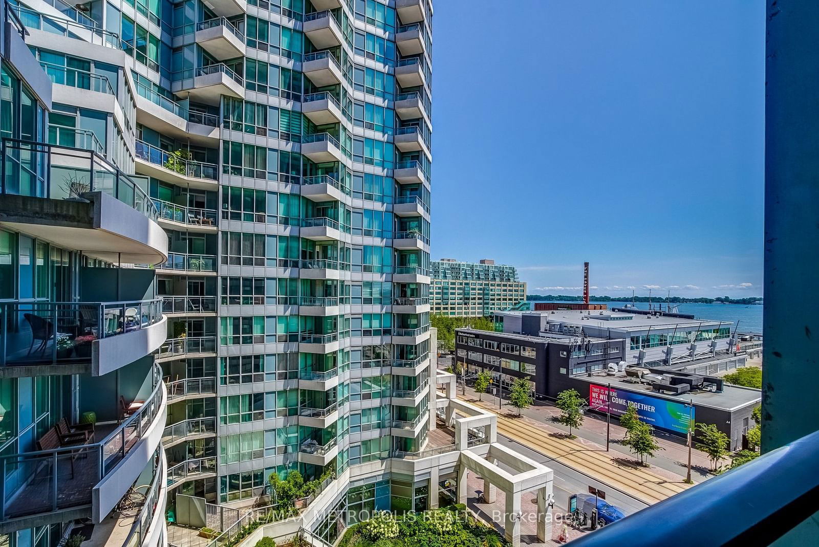 230 Queens Quay W, unit 820 for rent