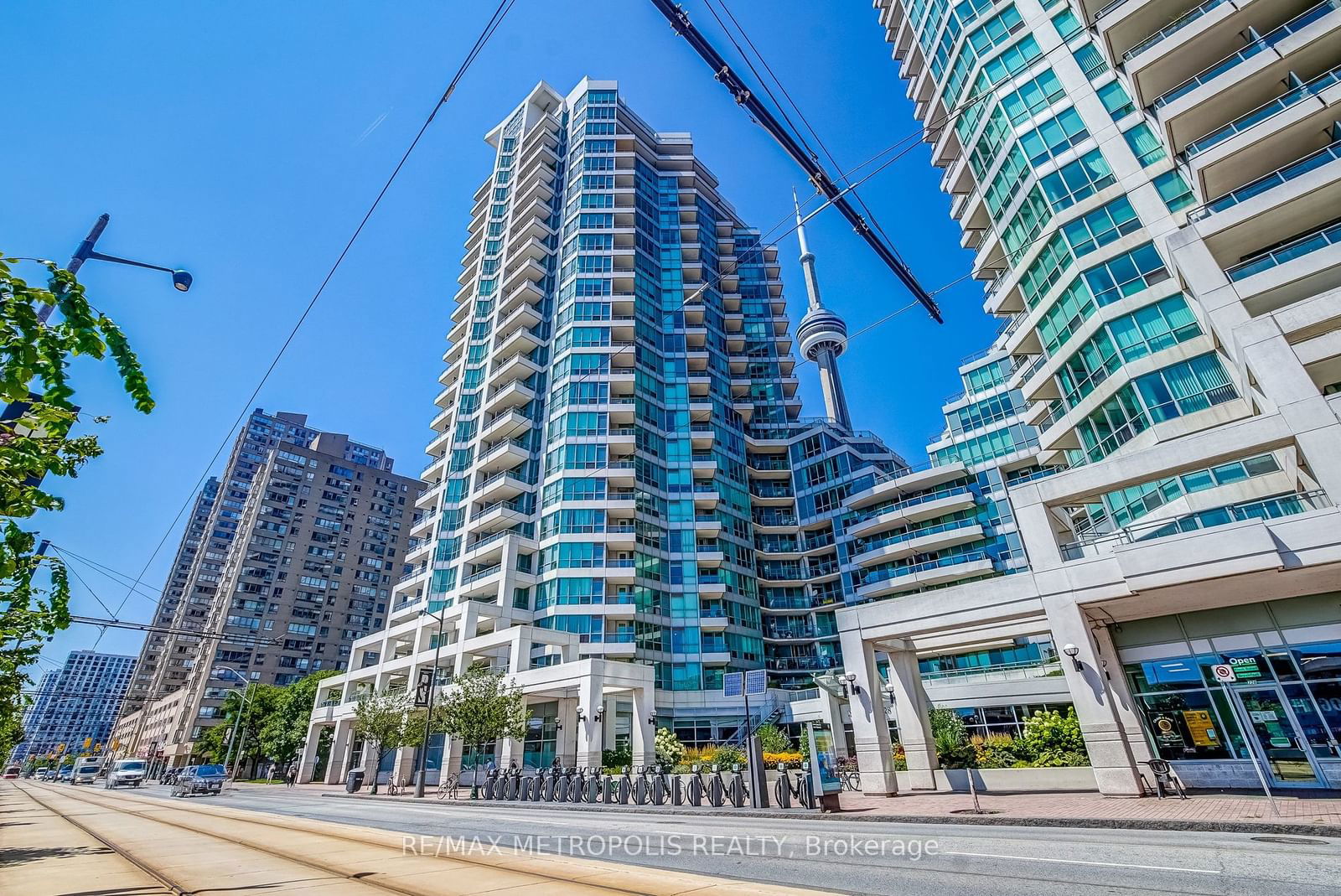 230 Queens Quay W, unit 820 for rent