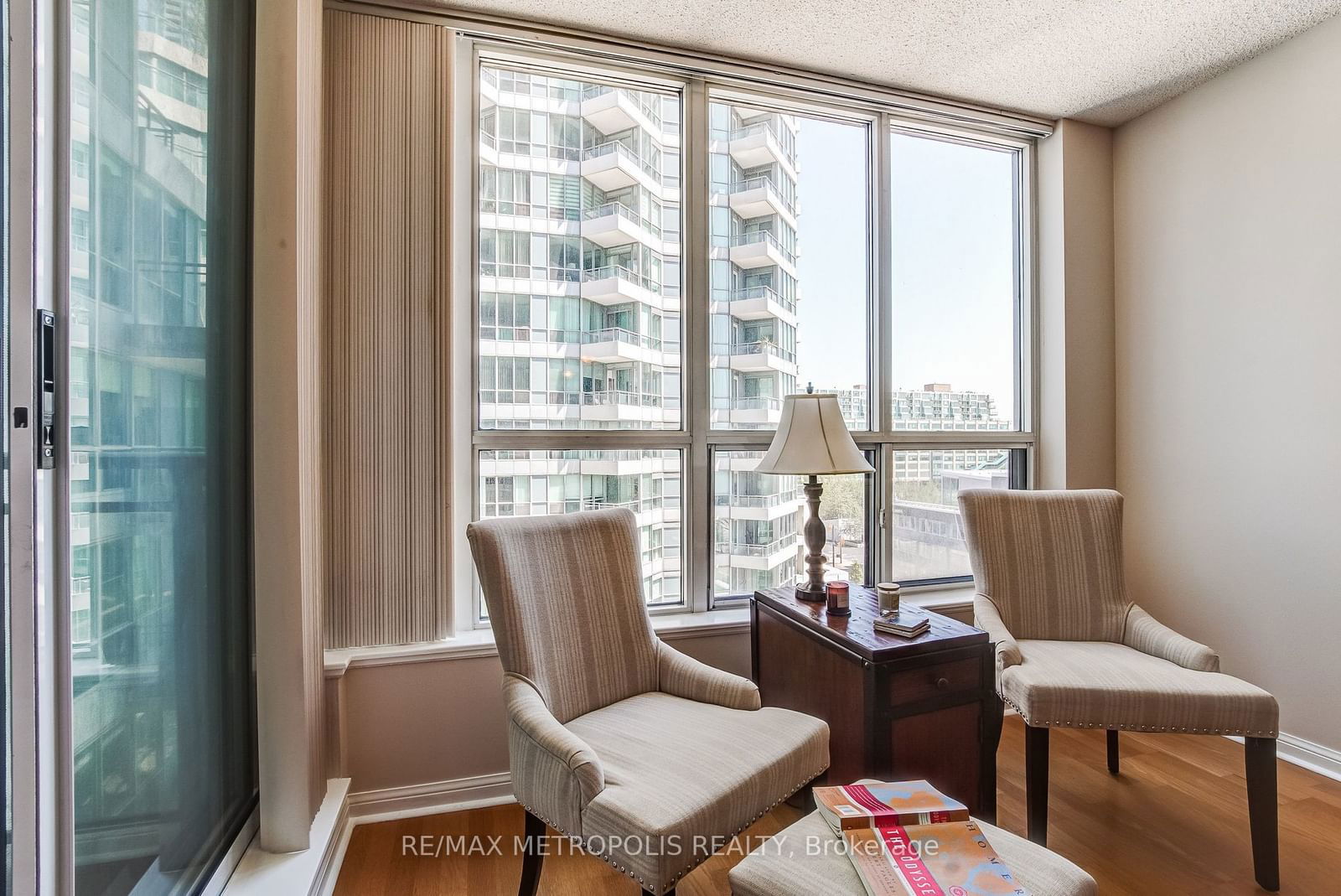 230 Queens Quay W, unit 820 for rent