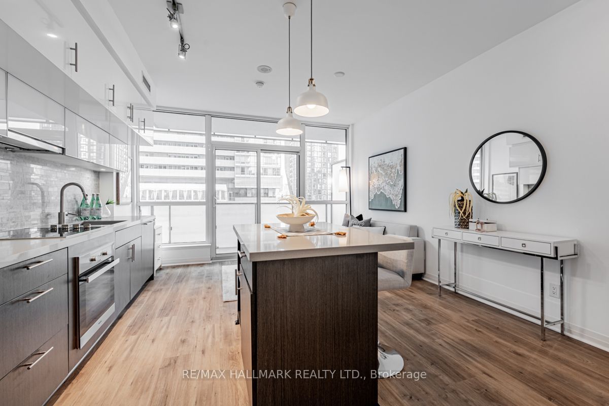 8 Mercer St, unit 901 for sale