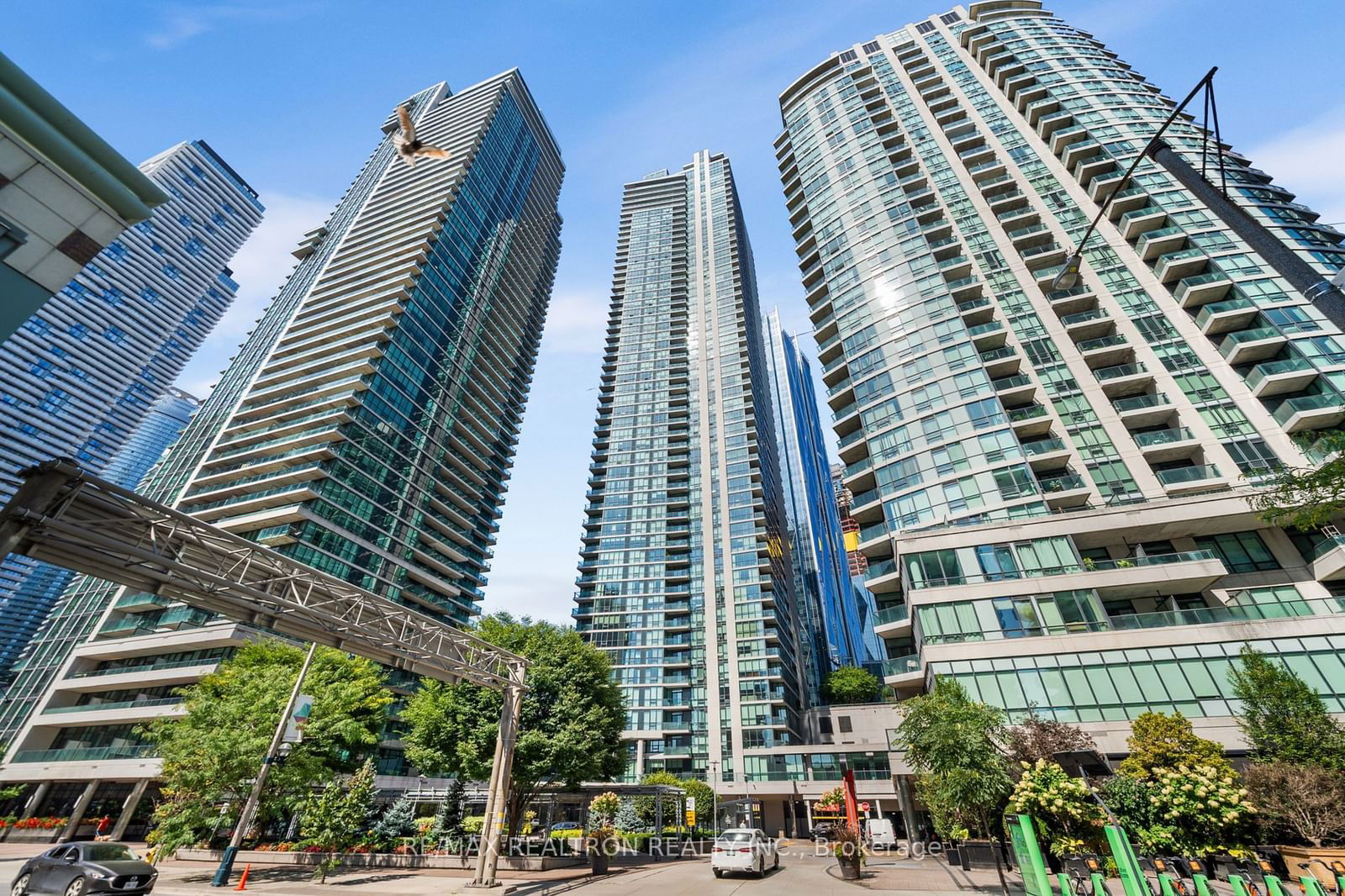 16 Harbour St W, unit 3701 for sale