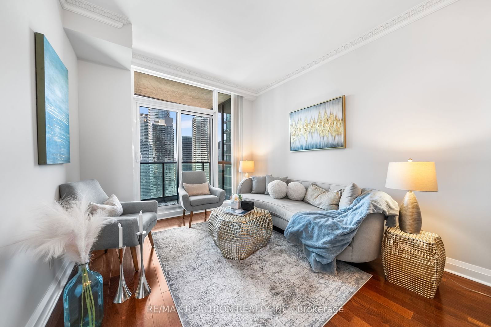 16 Harbour St W, unit 3701 for sale