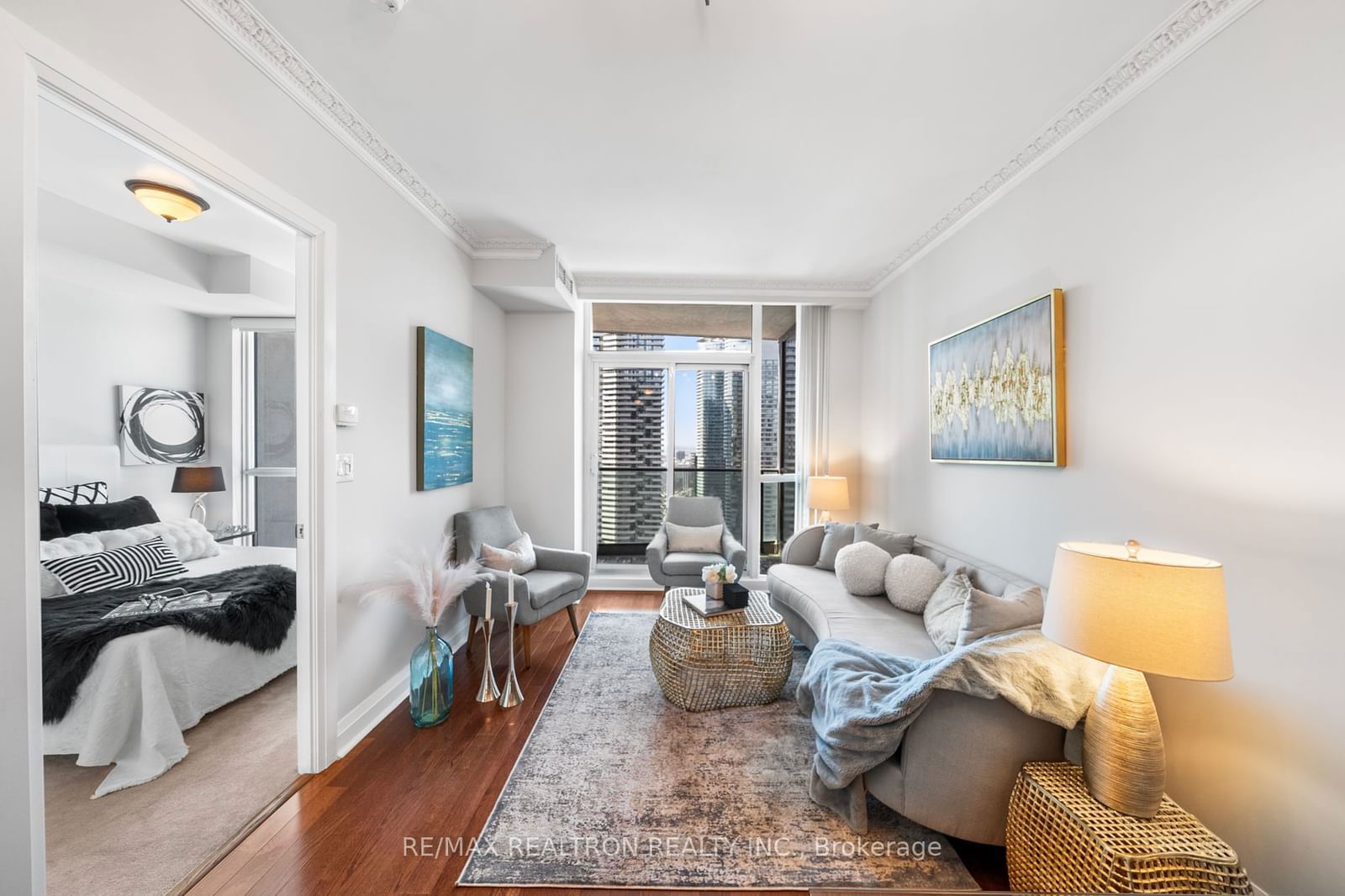 16 Harbour St W, unit 3701 for sale