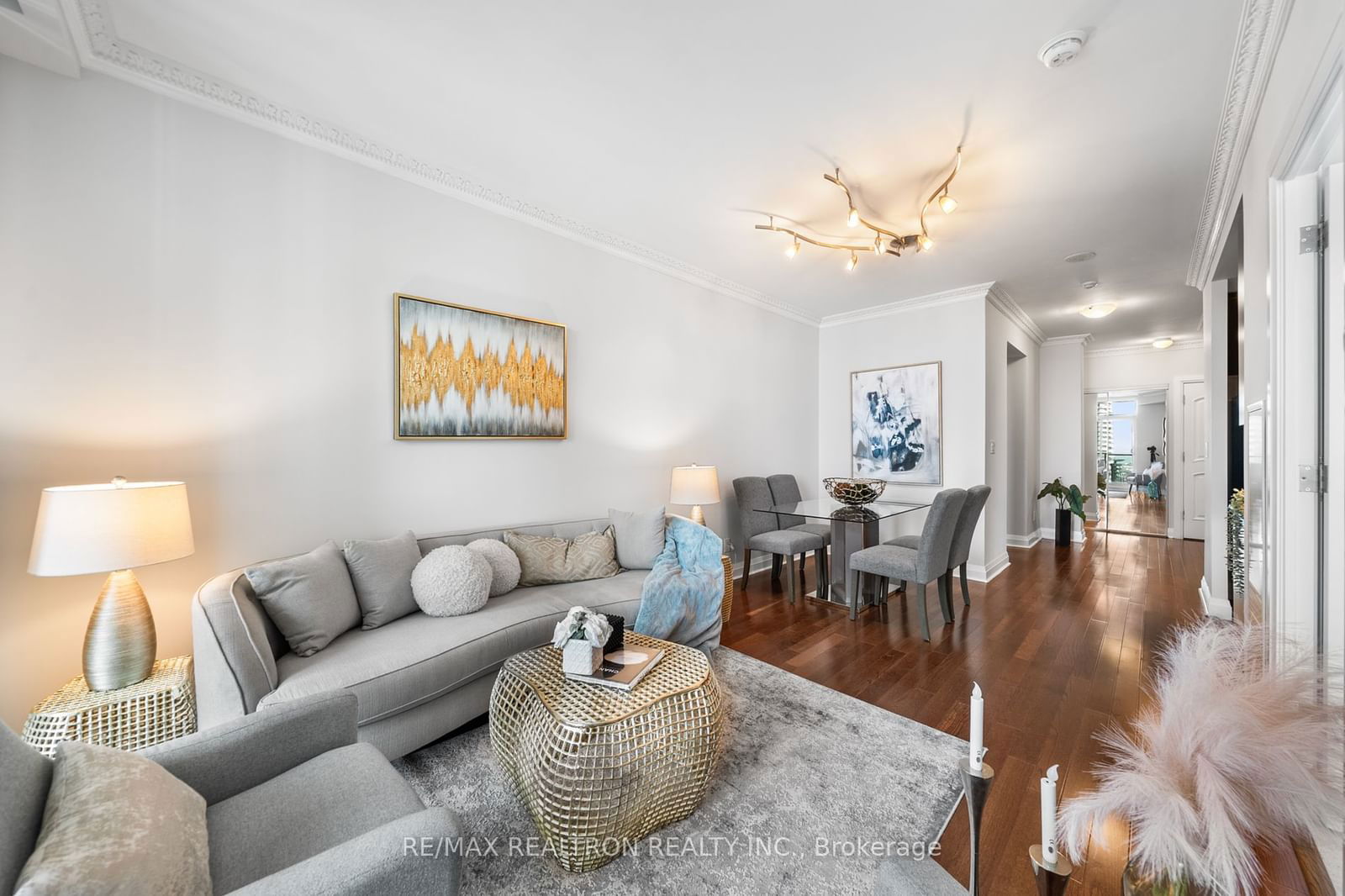 16 Harbour St W, unit 3701 for sale