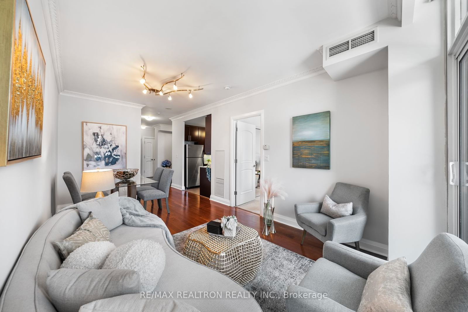 16 Harbour St W, unit 3701 for sale